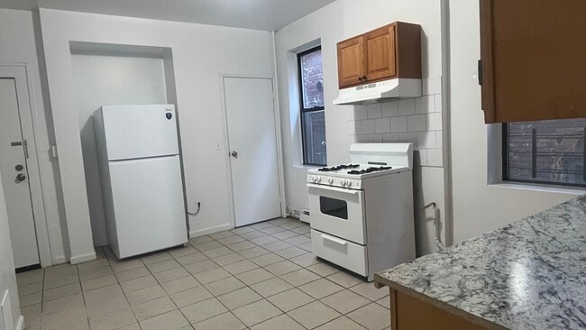 Photo - 28 Elmwood Ave Unit 2