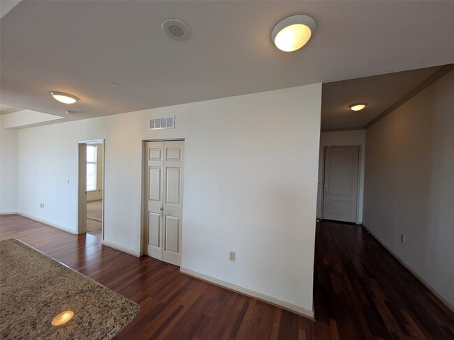 Building Photo - 3505 Sage Rd Unit 1809