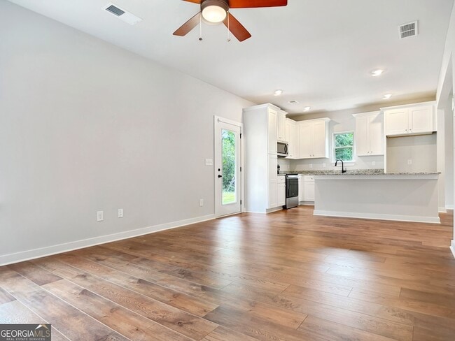 Photo - 92 Hidden Brook Trail