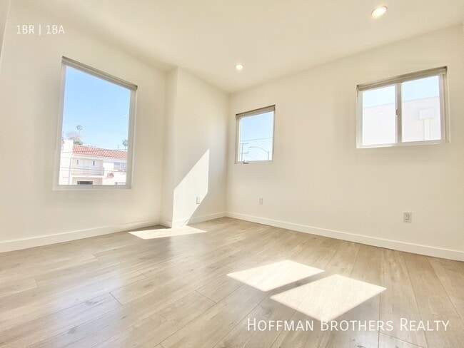 Photo - 421 1/2 N Coronado St-