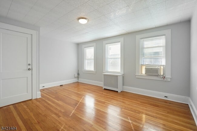 Photo - 23 Meeker Pl