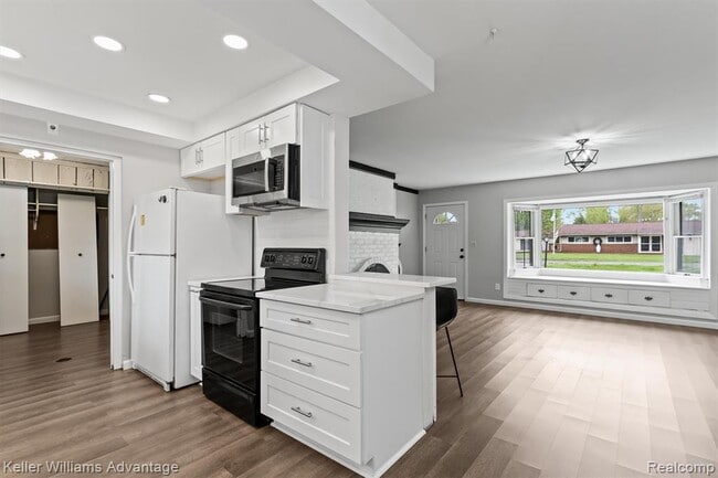 Photo - 2479 Ivanhoe Dr