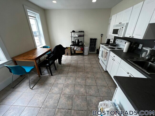 512 Cambridge St Unit 4