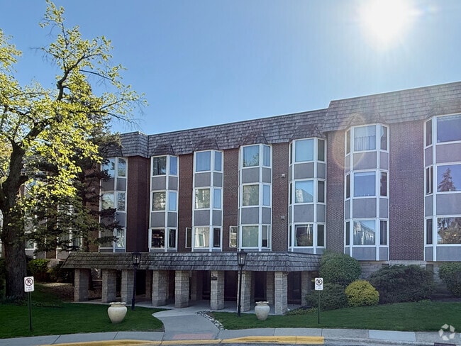 Building Photo - 2600 Windsor Mall Unit 3A Rental