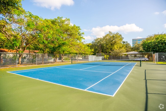 Sunset Club Apartments