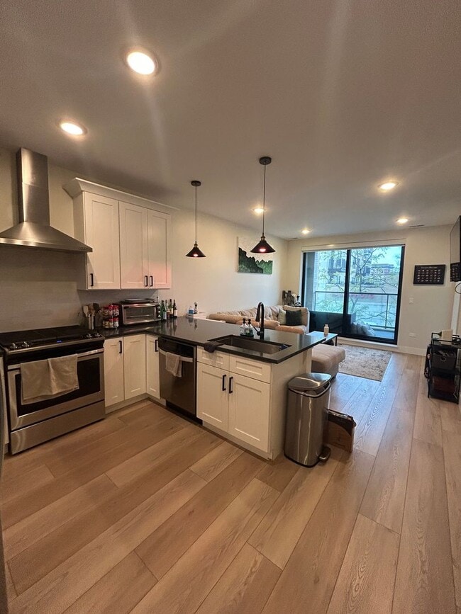 Photo - 1646 W Belmont Ave Unit #201