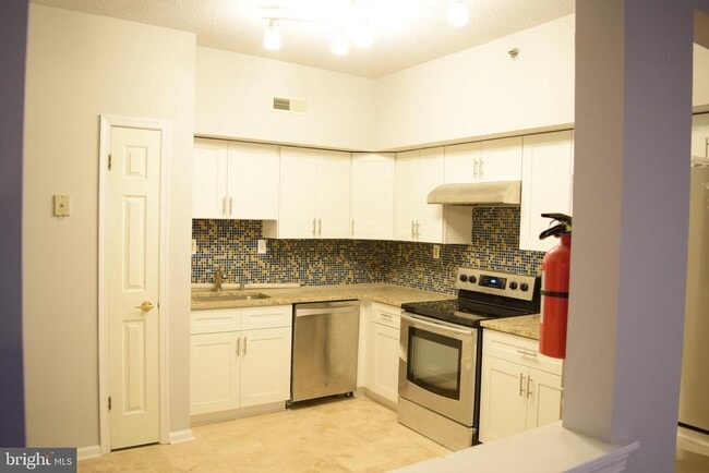Building Photo - 6163 Main St Rental