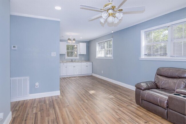 Photo - 285 Debbies Blvd