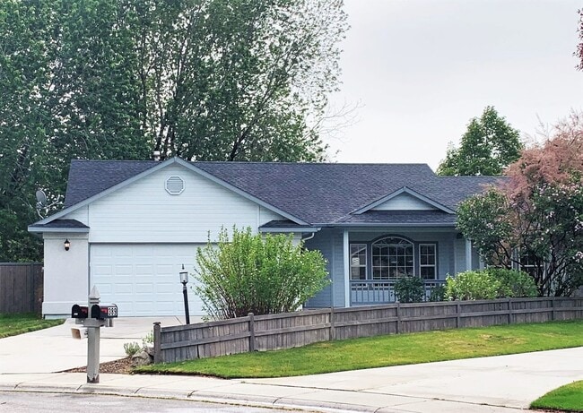 Photo - Great 3 bed 2 bath home in downtown Eagle.