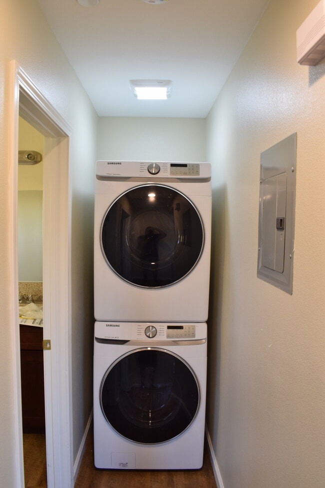 Photo - 924 Columbia St Unidad 2