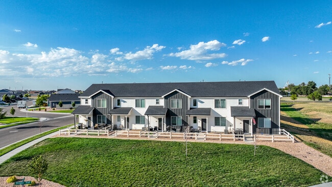 Building Photo - 260 Pawnee Rd Rental