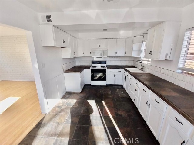 Photo - 4465 W 142nd St Unit D