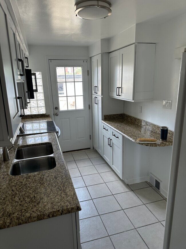 Photo - 364 Broadmoor Ave