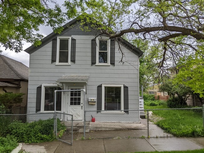 Photo - 214 S G St