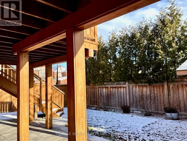 Photo - 463 Hewitt Cir