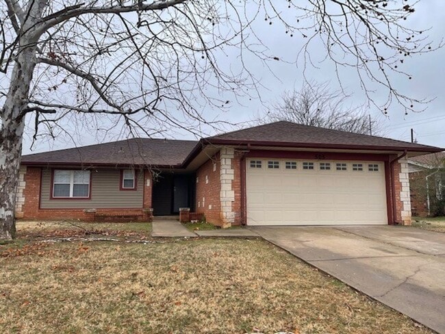 Building Photo - 3/2 - Moore Schools