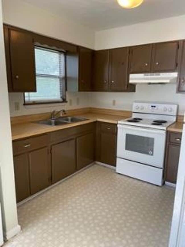 Photo - 770 Welton Ave SW Unidad Surry - 770 Welton Avenue