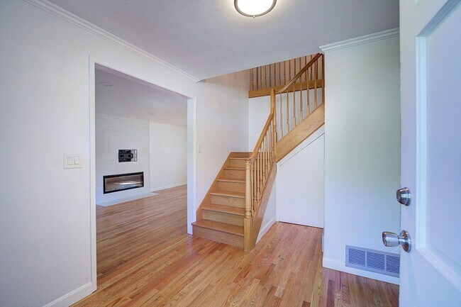 Photo - 4Bd/2.5Ba Mercer Island House