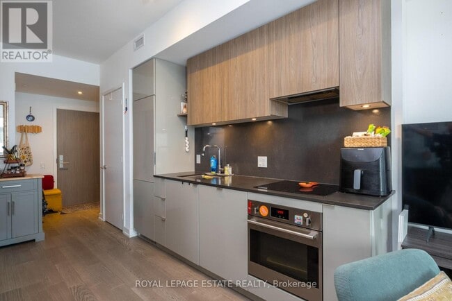 Photo - 161 Roehampton Ave Unit 2607