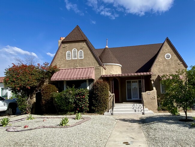 English Tudor home with lots of character - 948 N Howard St House