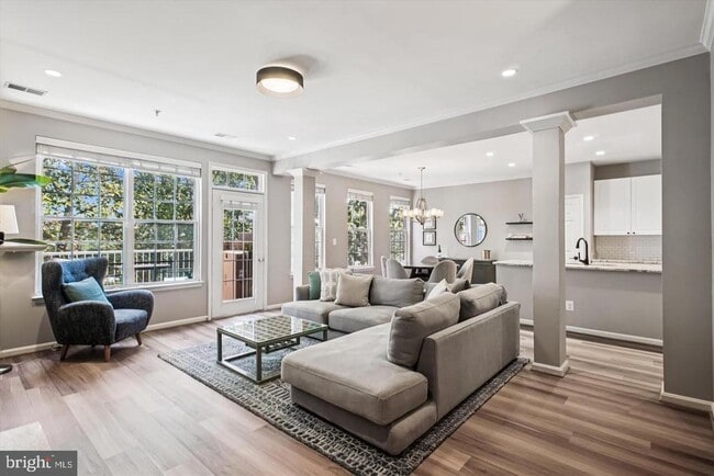 Building Photo - 2663 Manhattan Pl Unit 310