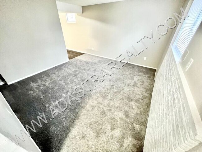 Photo - Beautiful 4 Bed Duplex in Independence-Ava...