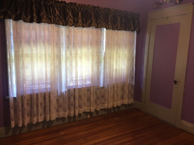 Dormitorio #2 - 2815 E Vermont St