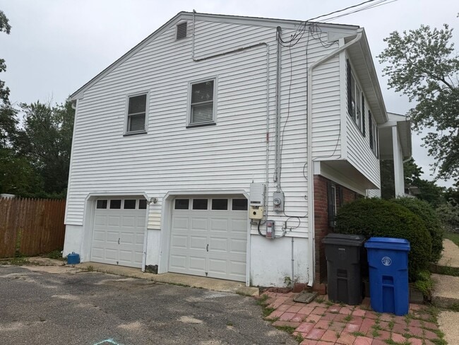 Spacious 4-Bedroom Home on a Large Lot in Toms River - Spacious 4-Bedroom Home on a Large Lot in Toms River