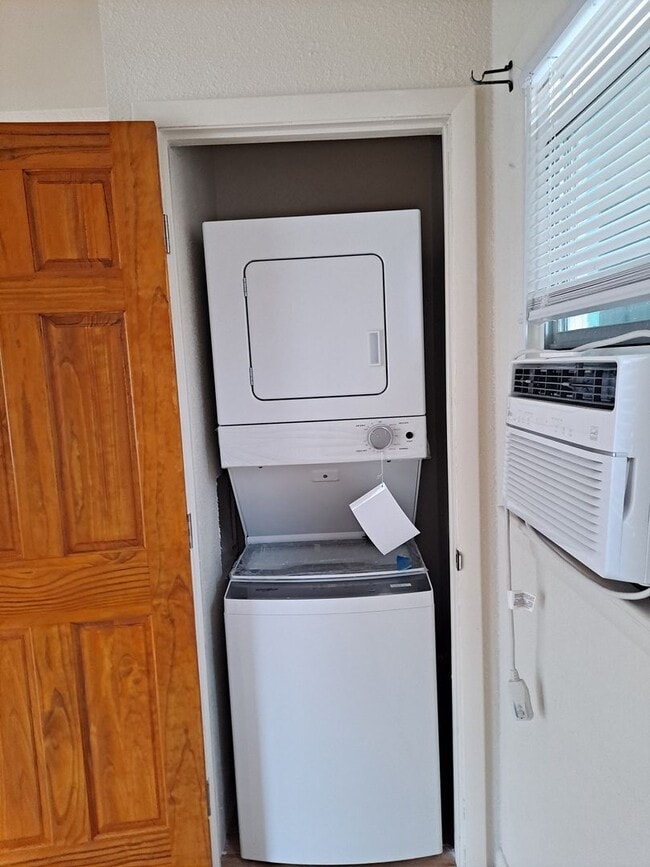 Photo - 949-4 Pendragon 426-426 1/2 Polk Street Unidad 949-4 Pendragon 426 Polk Street