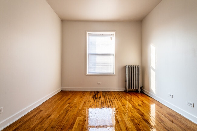5836 W Madison