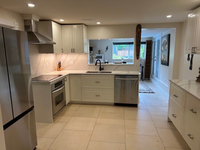 Photo - 9211 Chapmond Cres Unit 1