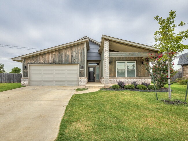 Photo - Modern Home on Large Lot!