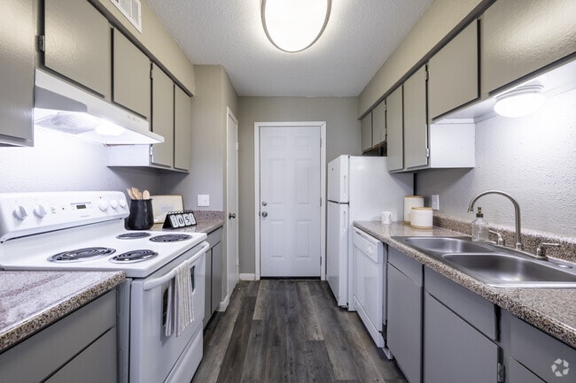 2BR, 2 BA - 800SF - Kitchen