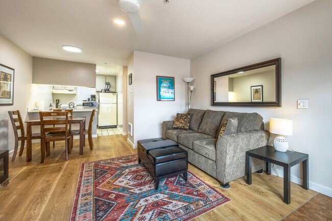 Building Photo - 714 Cascade Ave Rental