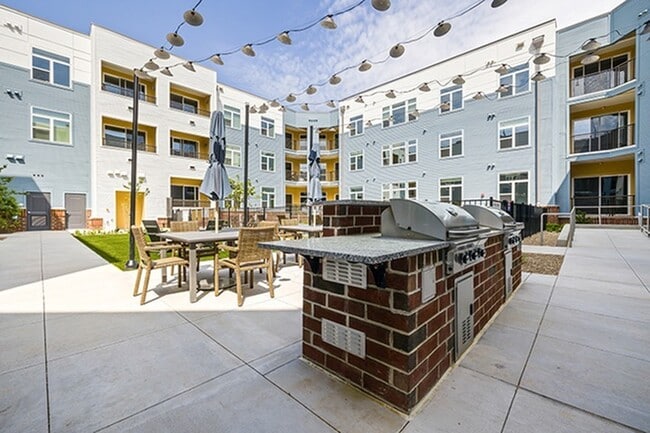 The-Edition-on-Oberlin-Raleigh-NC-Apartment-Homes-and-Townhomes-Grilling-Stations