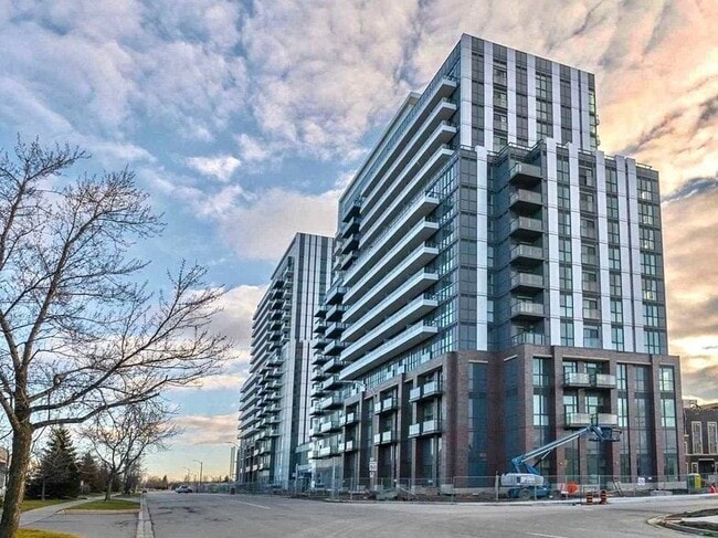 Building Photo - 38 Honeycrisp Cres Unit 2008