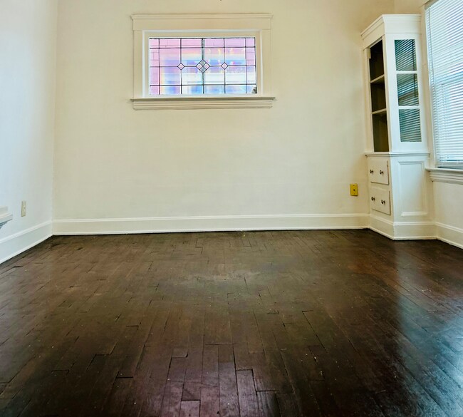 Photo - 2027 Chesterland Ave Unidad Up