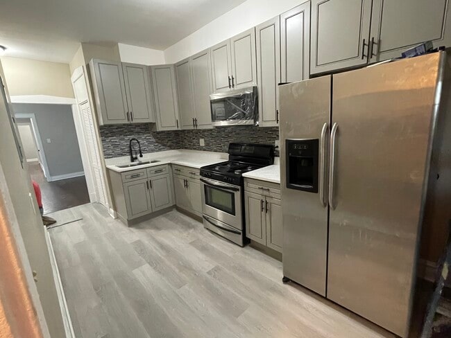 Kitchen - 3342 W Douglas Blvd Apartamentos Unidad 3rd