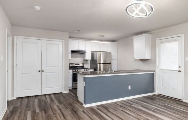 Photo - 5910 Lady Ln