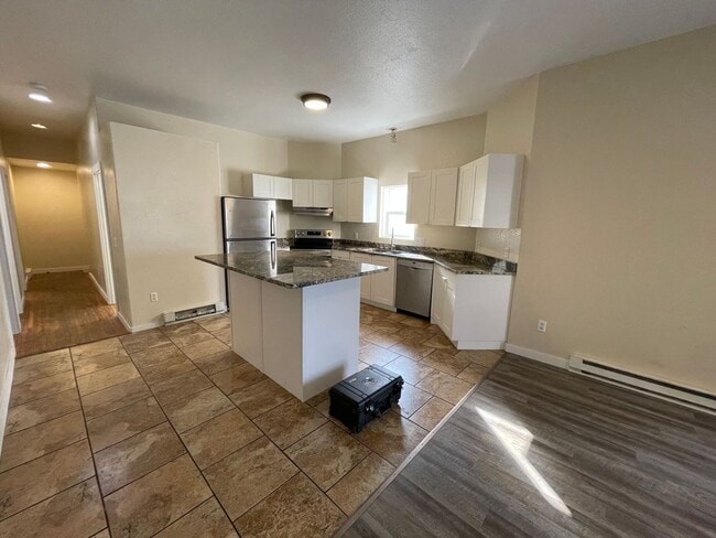 Photo - 416 N 15th Ave E