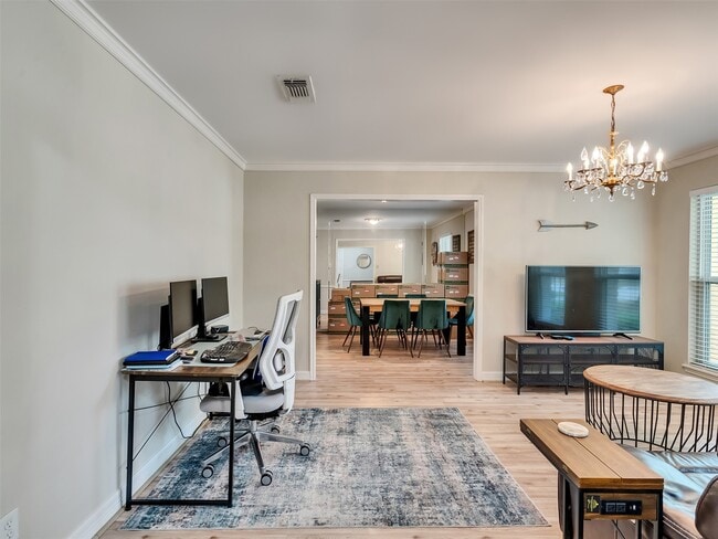 Photo - 2811 Quincannon Ln
