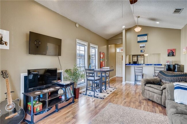 Photo - 711 W 21st St Unit 304