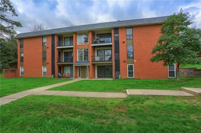 Building Photo - 1200 College Park Dr Unit #2