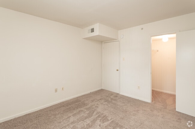 3BR, 2BA - 1189 SF