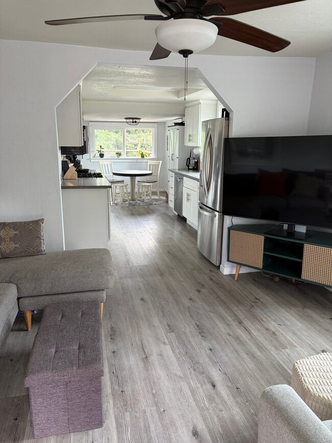 Photo - 2320 Saxon St