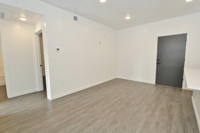 Photo - 3906 Brian Ave. Unidad 207