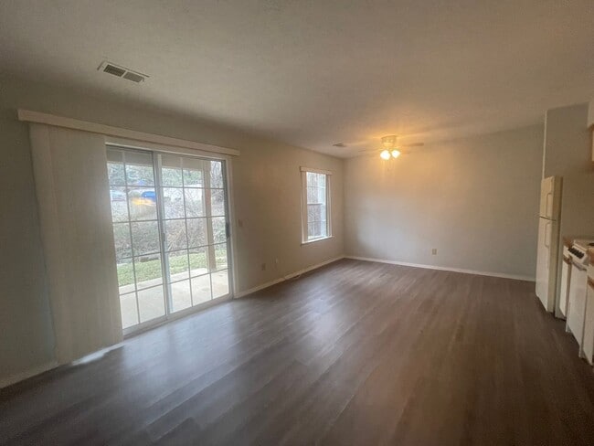 Photo - Nice 1 Bedroom 1 Bath Unfurnished Condo Renovated Unit 3