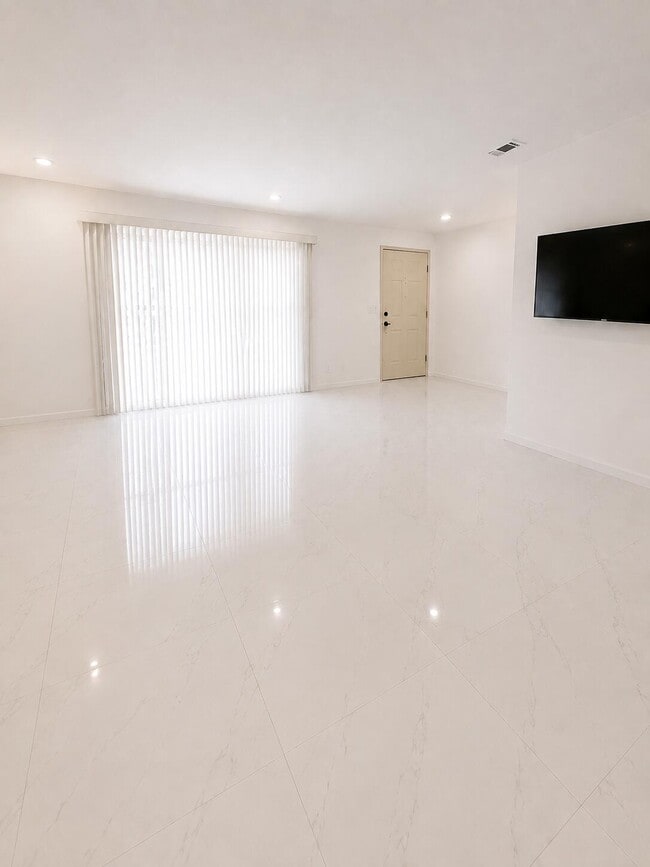 230 SW Inwood Ave