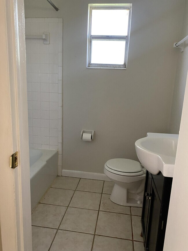 Building Photo - 325 Centura Dr