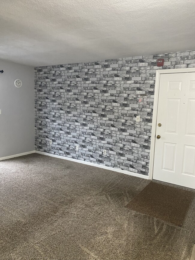 Building Photo - 200 Manville Hill Rd Unit 107 Rental